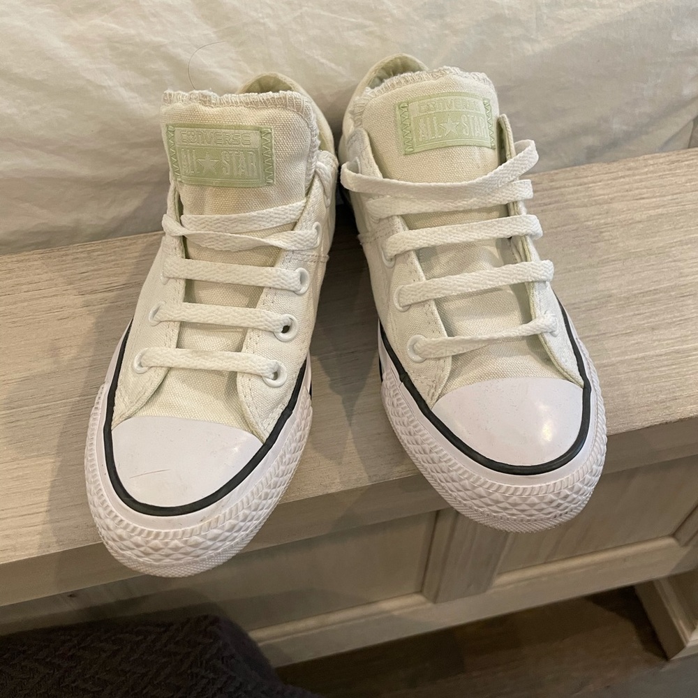 Converse Chuck Taylor size 6 women’s